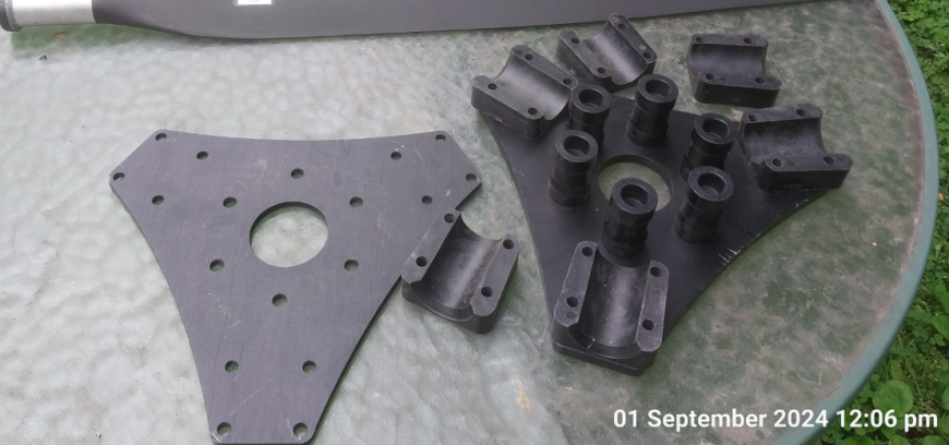 Warp drive ground adjustable 3 blade propeller mounting assembly
